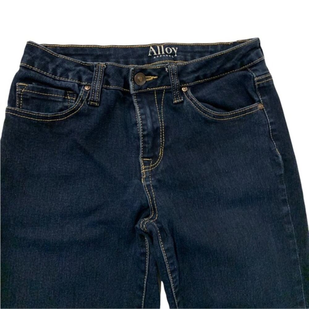Alloy Siena jeans size 5/35. Measures‎ inseam 33”.